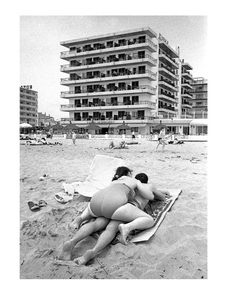 Couple on the Beach - 40x30cm B&W Print by Max Hernn