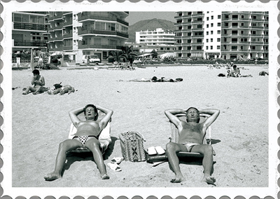 BW09 - Sunbathing Couple Black & White Greeting Card - Click Image to Close